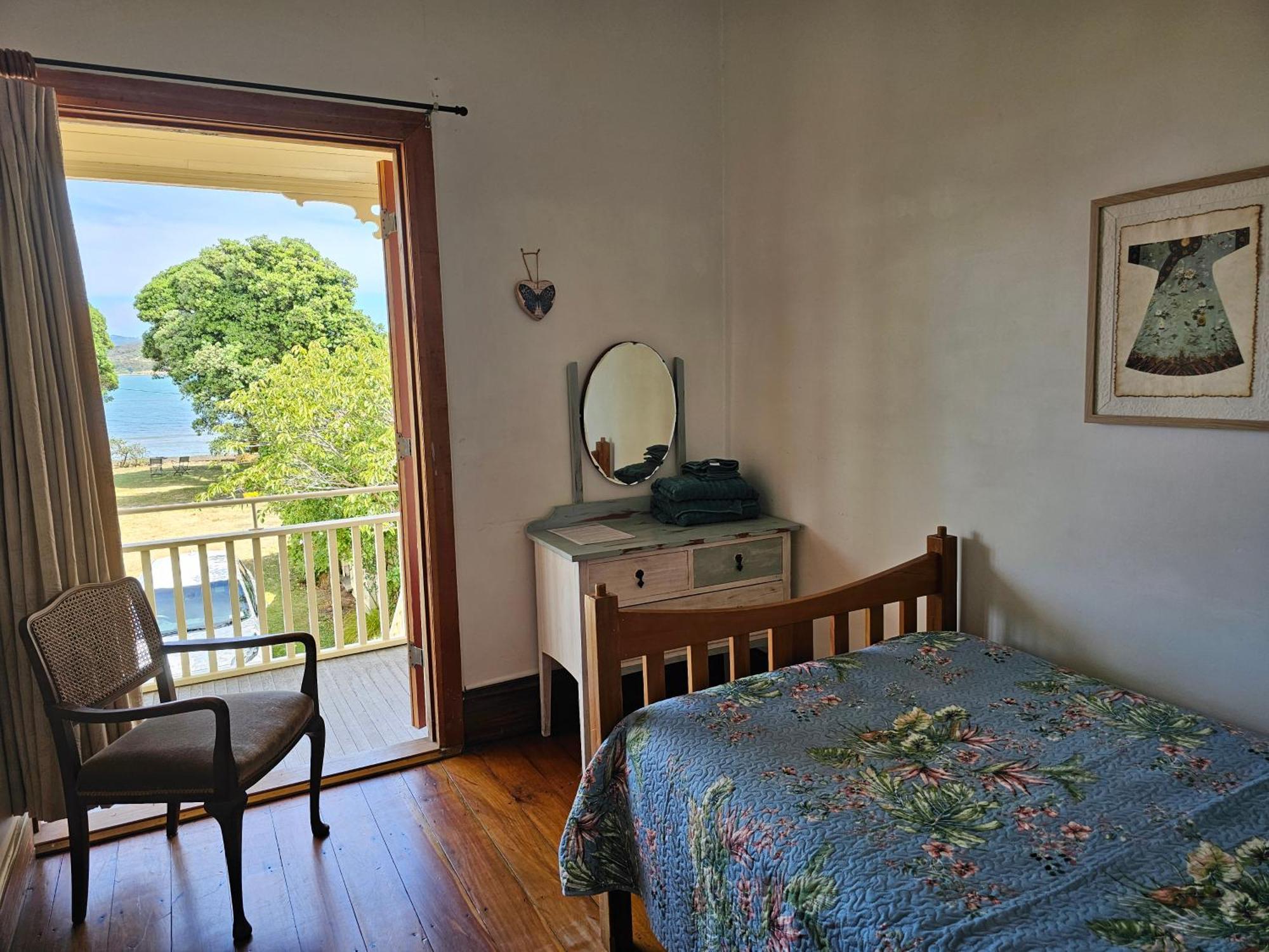 Brony'S Beachfront-Short And Long Term Stays Porirua Ngoại thất bức ảnh