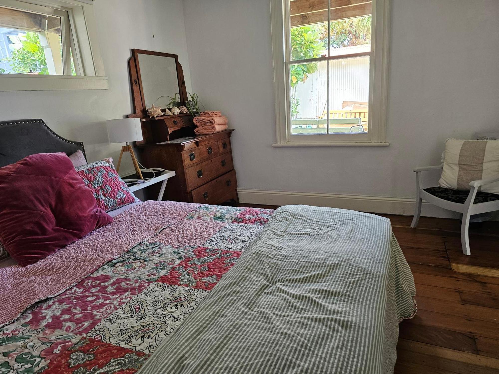 Brony'S Beachfront-Short And Long Term Stays Porirua Phòng bức ảnh